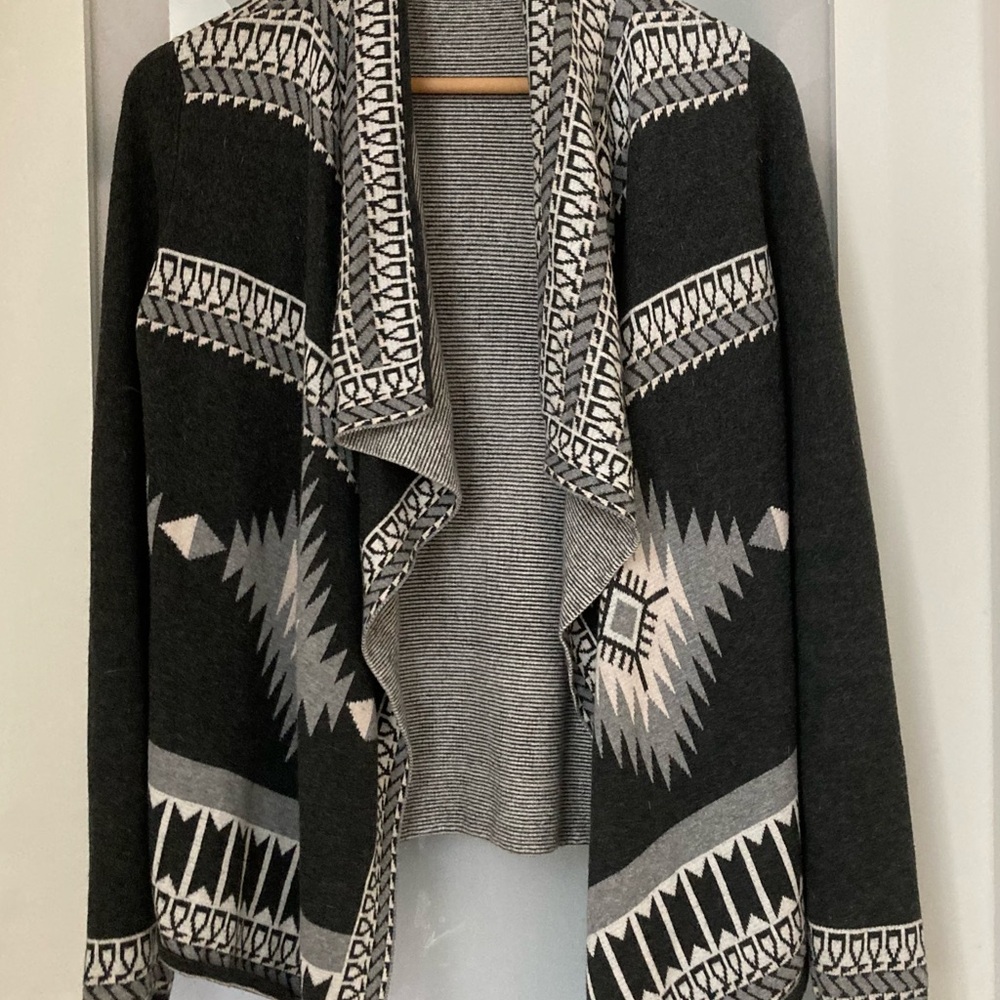 Chic Black and White Patterned Cardigan